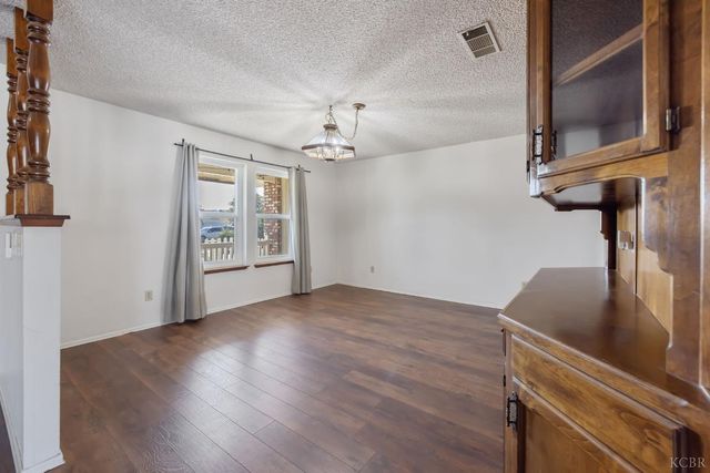 557 Beechwood Circle, Lemoore, CA 93245