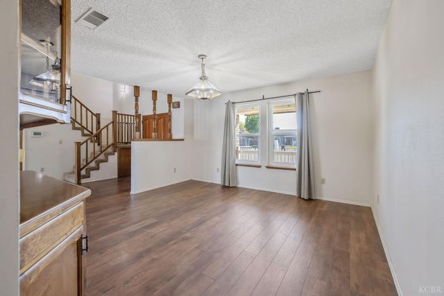 557 Beechwood Circle, Lemoore, CA 93245