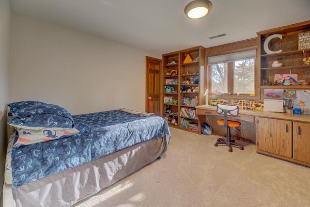 3600 N Woodbury Lane, Janesville, WI 53545