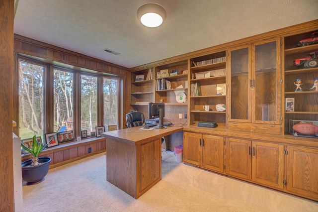 3600 N Woodbury Lane, Janesville, WI 53545