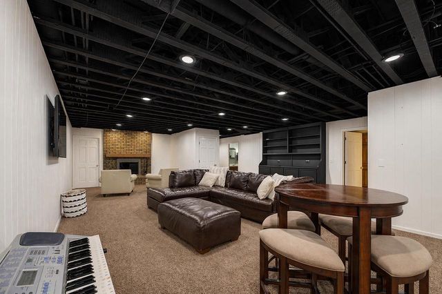 3600 N Woodbury Lane, Janesville, WI 53545