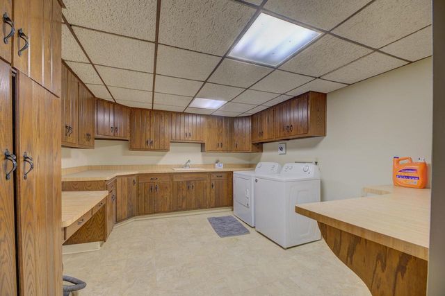 3600 N Woodbury Lane, Janesville, WI 53545