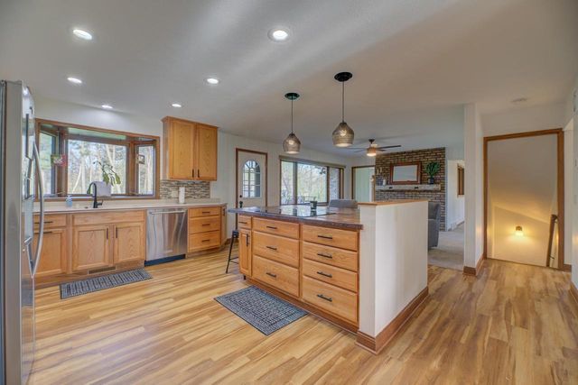 3600 N Woodbury Lane, Janesville, WI 53545