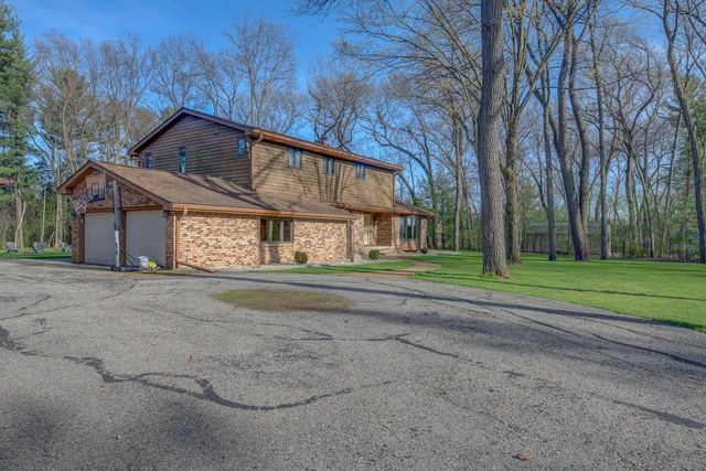 3600 N Woodbury Lane, Janesville, WI 53545
