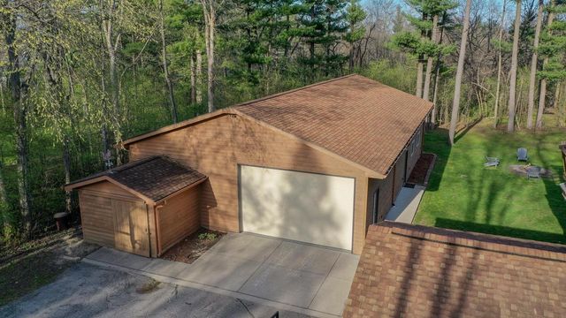 3600 N Woodbury Lane, Janesville, WI 53545