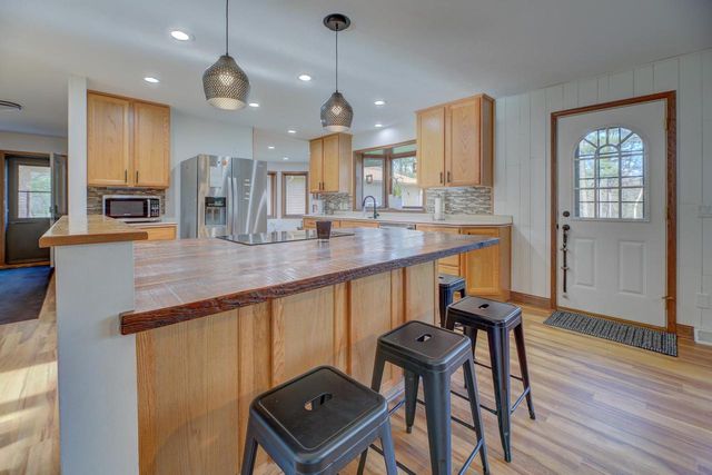 3600 N Woodbury Lane, Janesville, WI 53545