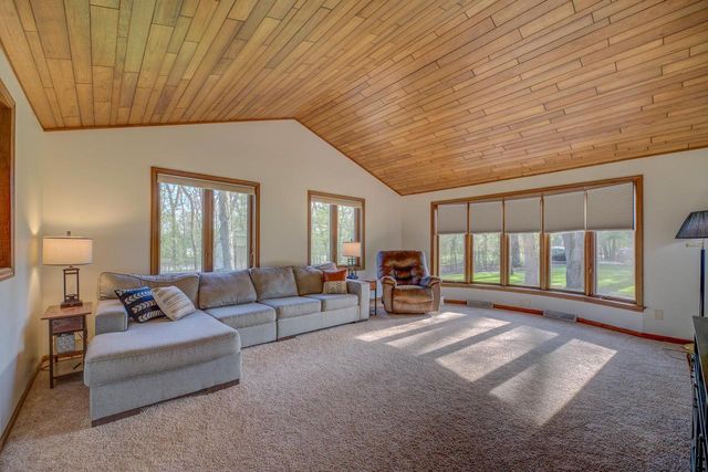 3600 N Woodbury Lane, Janesville, WI 53545