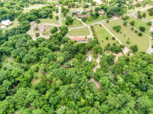 1304 Lariat Circle, Oak Leaf, TX 75154