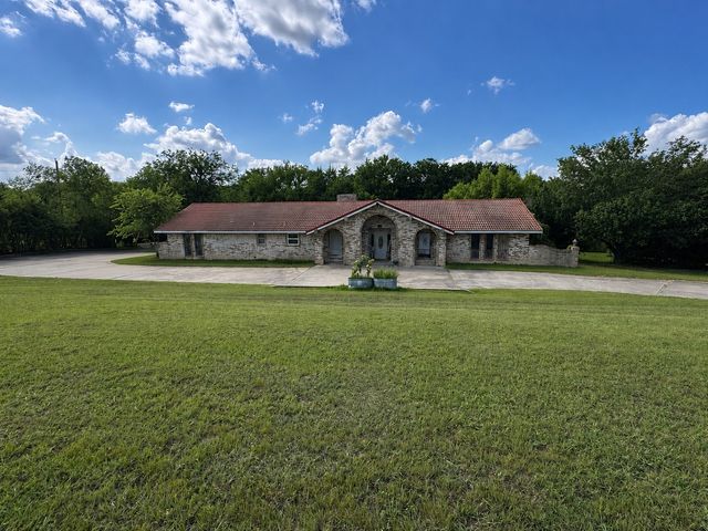 1304 Lariat Circle, Oak Leaf, TX 75154
