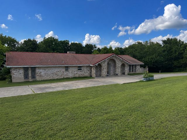 1304 Lariat Circle, Oak Leaf, TX 75154