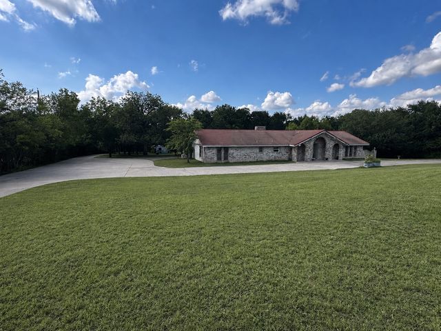 1304 Lariat Circle, Oak Leaf, TX 75154