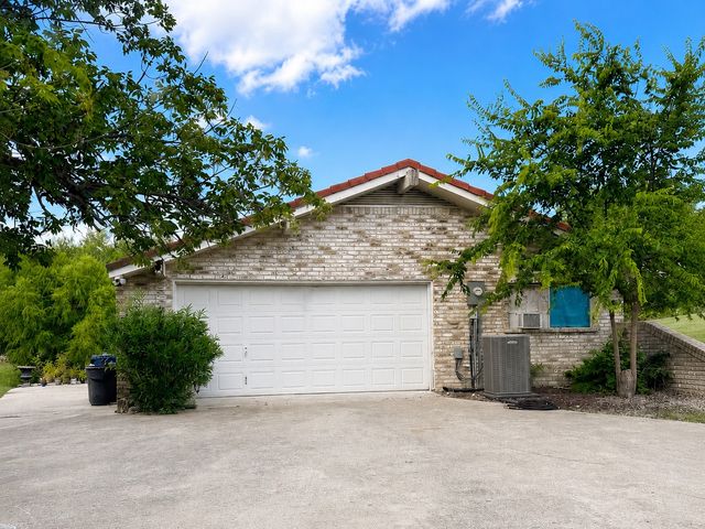 1304 Lariat Circle, Oak Leaf, TX 75154