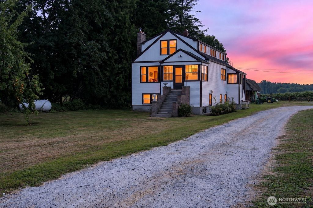 11174 Sterling Road, Sedro Woolley, WA 98284