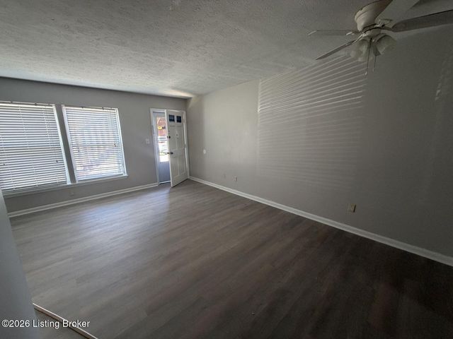 5452 New Cut Rd 3, Louisville, KY 40214