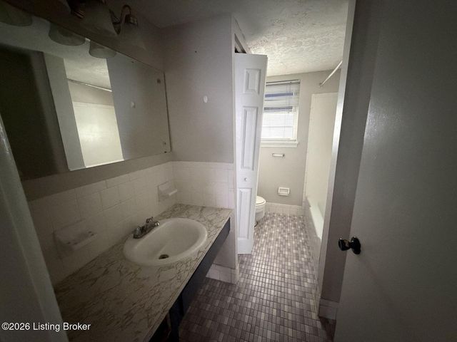 5452 New Cut Rd 3, Louisville, KY 40214