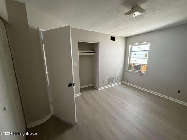 5452 New Cut Rd 3, Louisville, KY 40214