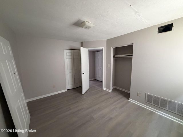 5452 New Cut Rd 3, Louisville, KY 40214
