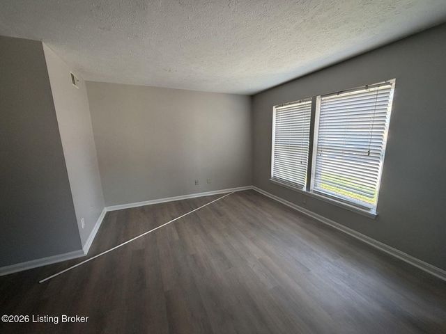 5452 New Cut Rd 3, Louisville, KY 40214