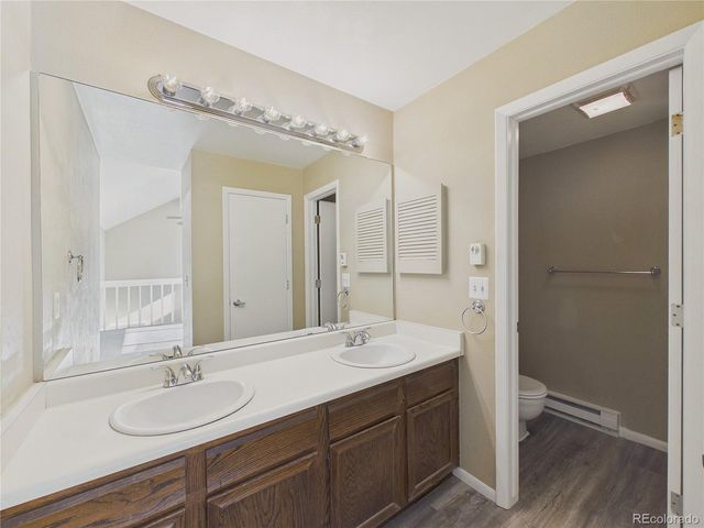 2490 S Worchester Ct B, Aurora, CO 80014