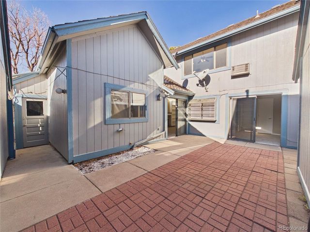 2490 S Worchester Ct B, Aurora, CO 80014