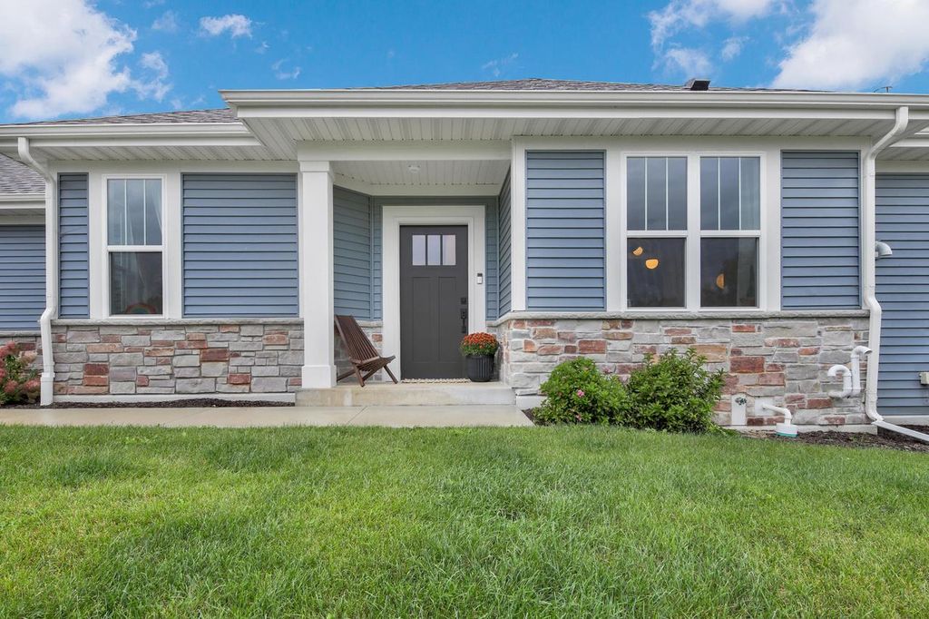 W204N17637 Laurel PLACE, Jackson, WI 53037