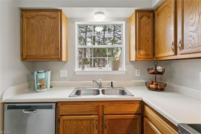 116 Vivian CT, Yorktown, VA 23690