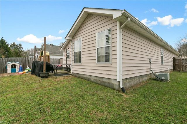 116 Vivian CT, Yorktown, VA 23690