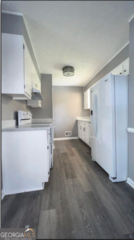2894 Barry Avenue SE, Smyrna, GA 30082