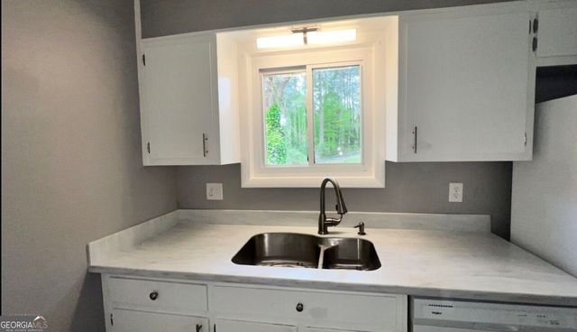 2894 Barry Avenue SE, Smyrna, GA 30082