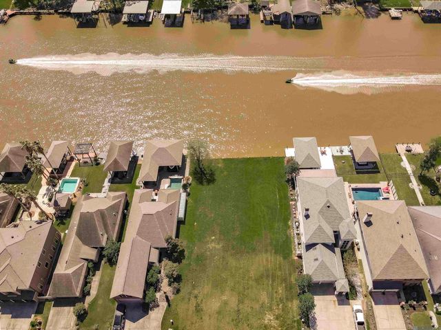 21049 Waterfront East Dr, Maurepas, LA 70449