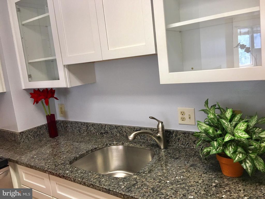 Image 15 of property listing at 22 COURTHOUSE SQ #407, Rockville, MD 20850