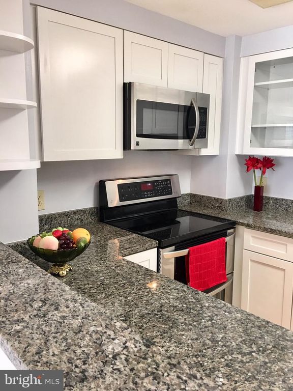 Image 17 of property listing at 22 COURTHOUSE SQ #407, Rockville, MD 20850