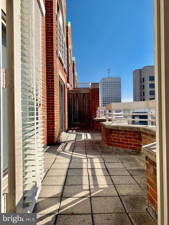 Image 19 of property listing at 22 COURTHOUSE SQ #407, Rockville, MD 20850