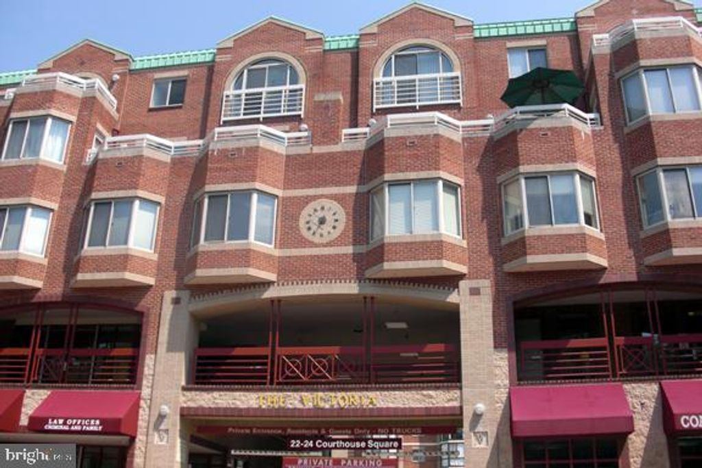 Image 2 of property listing at 22 COURTHOUSE SQ #407, Rockville, MD 20850