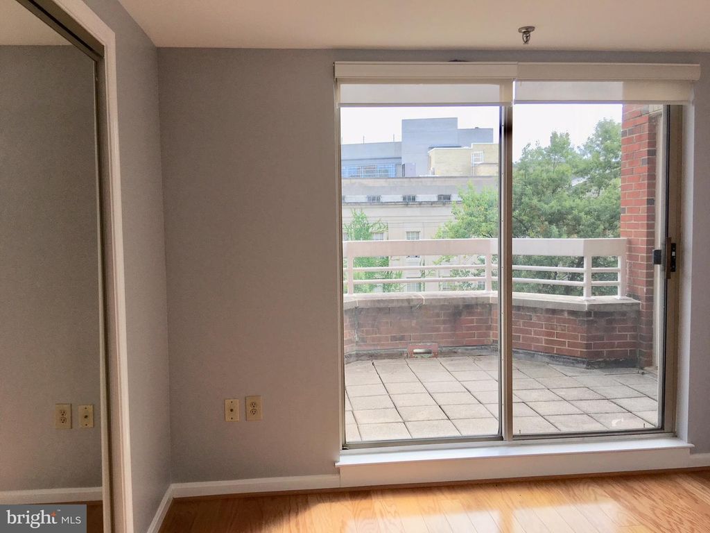 Image 20 of property listing at 22 COURTHOUSE SQ #407, Rockville, MD 20850