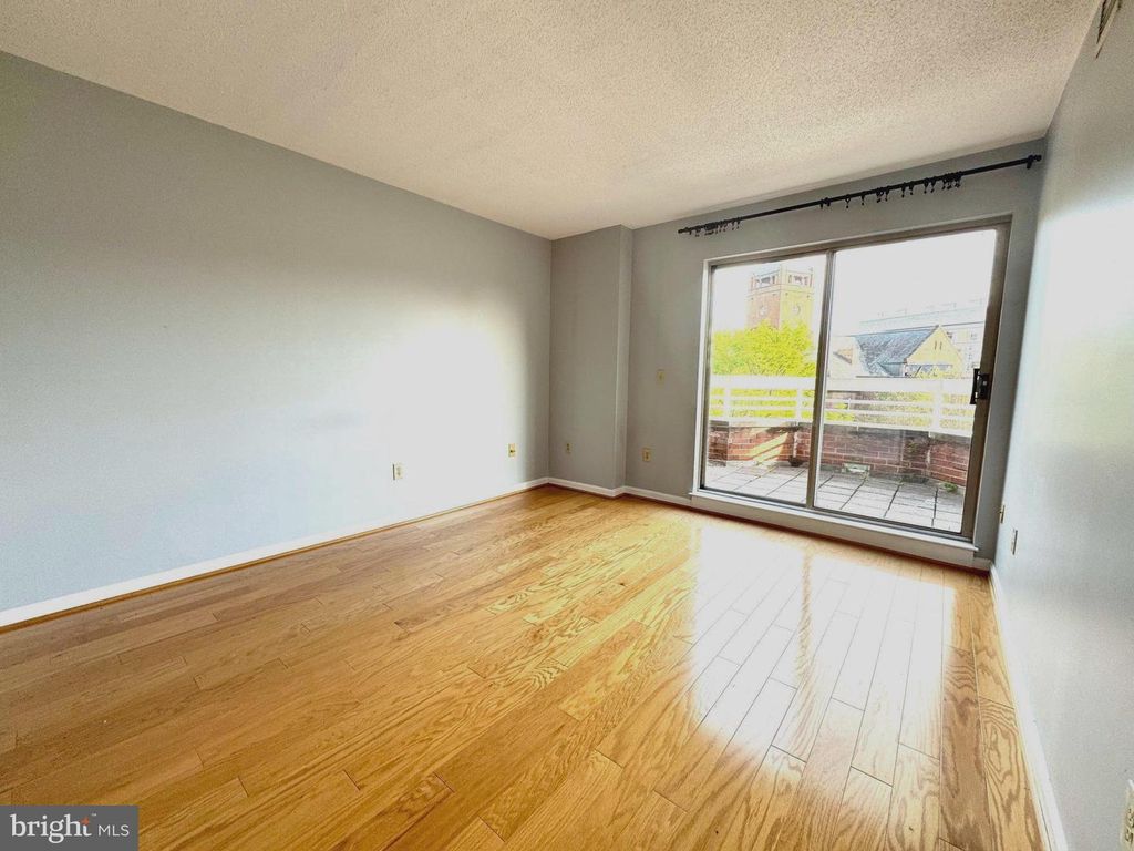 Image 28 of property listing at 22 COURTHOUSE SQ #407, Rockville, MD 20850