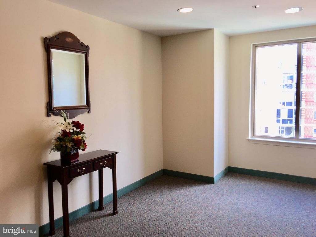 Image 3 of property listing at 22 COURTHOUSE SQ #407, Rockville, MD 20850