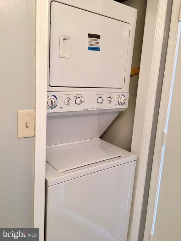 Image 31 of property listing at 22 COURTHOUSE SQ #407, Rockville, MD 20850