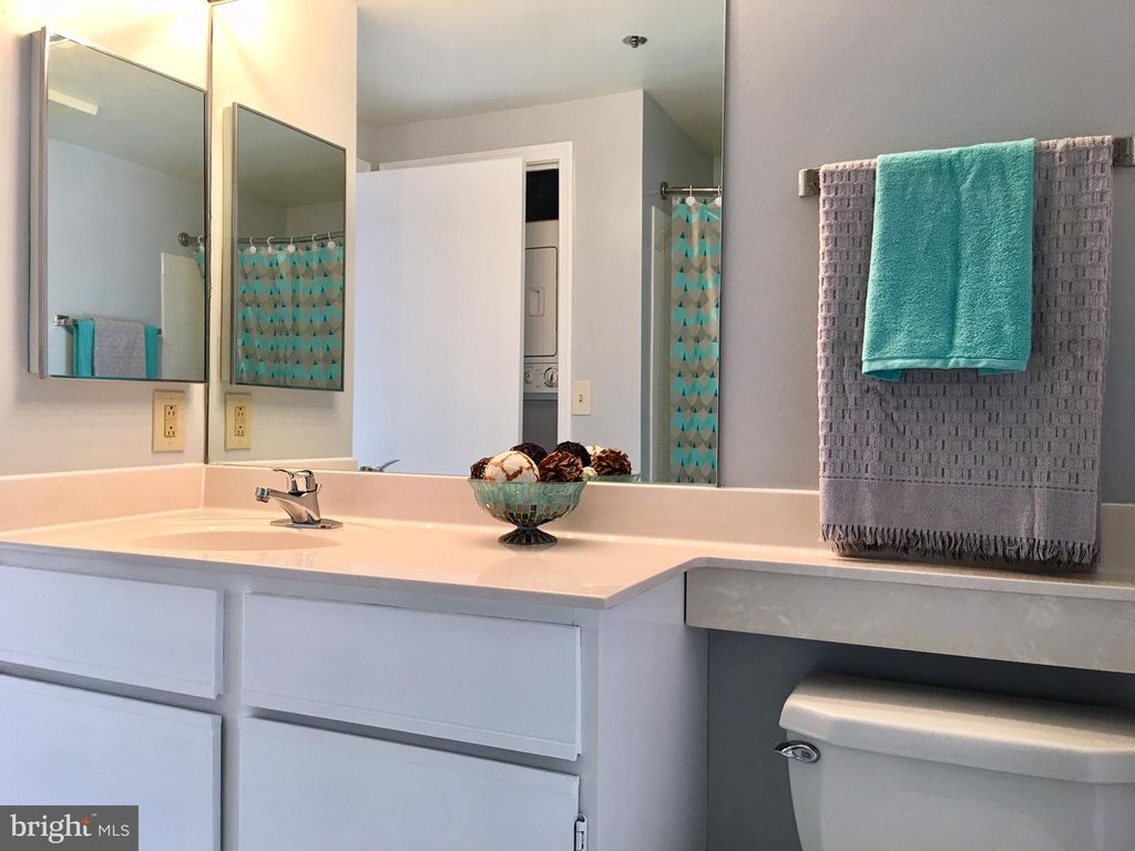 Image 33 of property listing at 22 COURTHOUSE SQ #407, Rockville, MD 20850