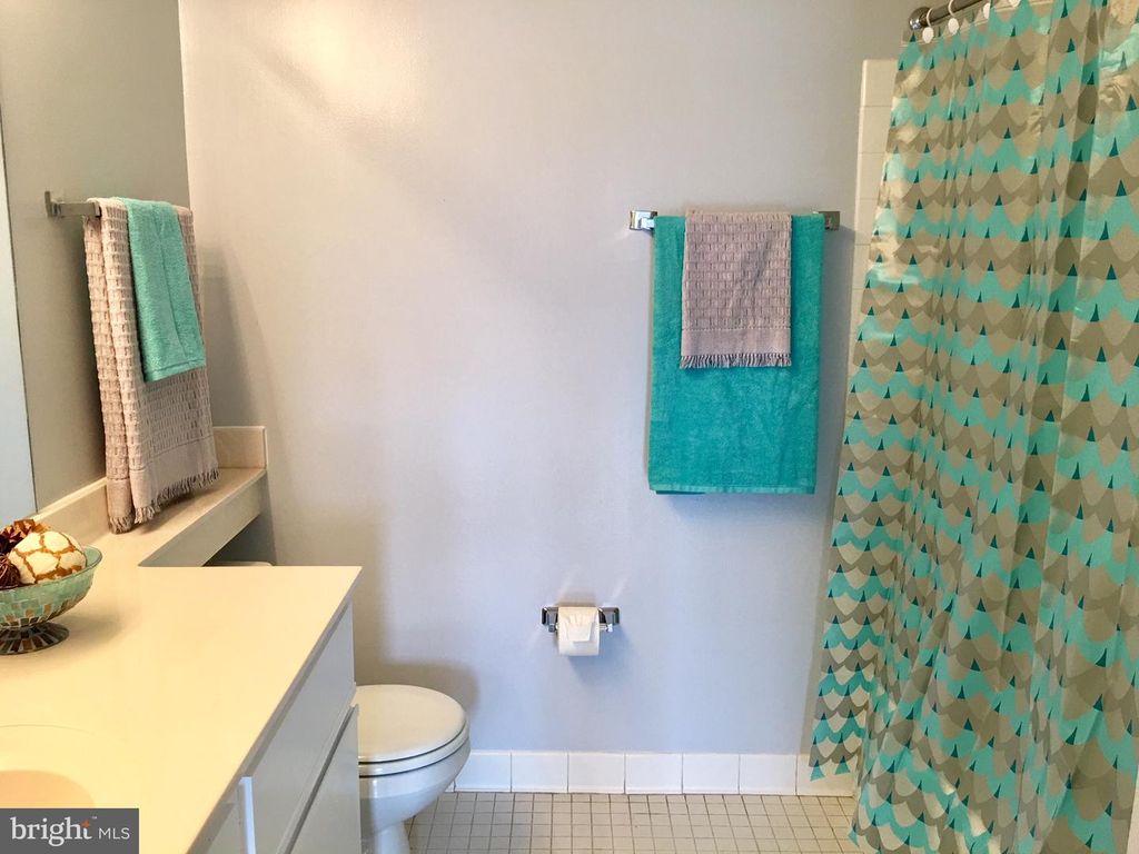 Image 34 of property listing at 22 COURTHOUSE SQ #407, Rockville, MD 20850