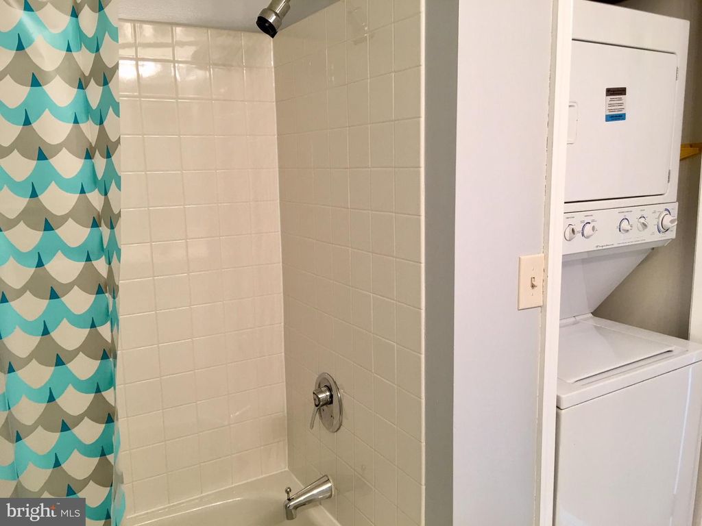 Image 35 of property listing at 22 COURTHOUSE SQ #407, Rockville, MD 20850