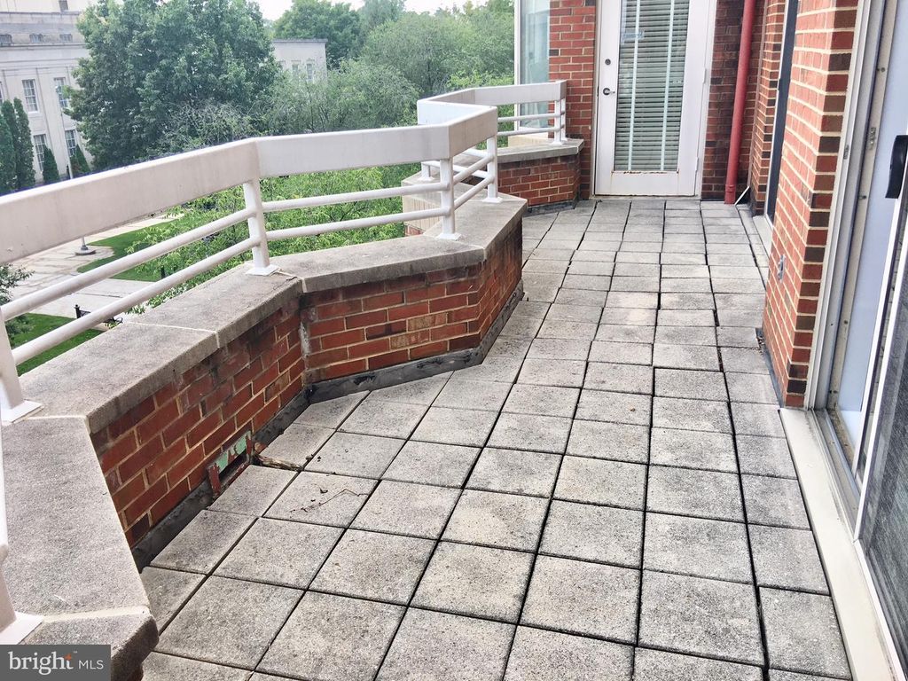 Image 36 of property listing at 22 COURTHOUSE SQ #407, Rockville, MD 20850