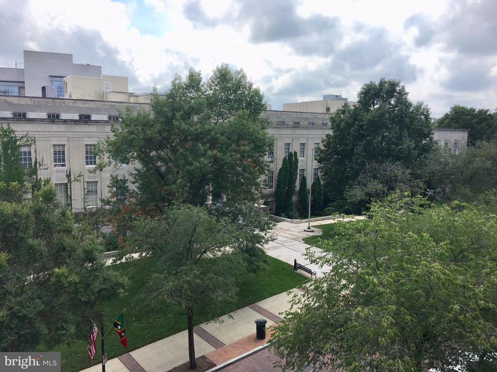 Image 37 of property listing at 22 COURTHOUSE SQ #407, Rockville, MD 20850