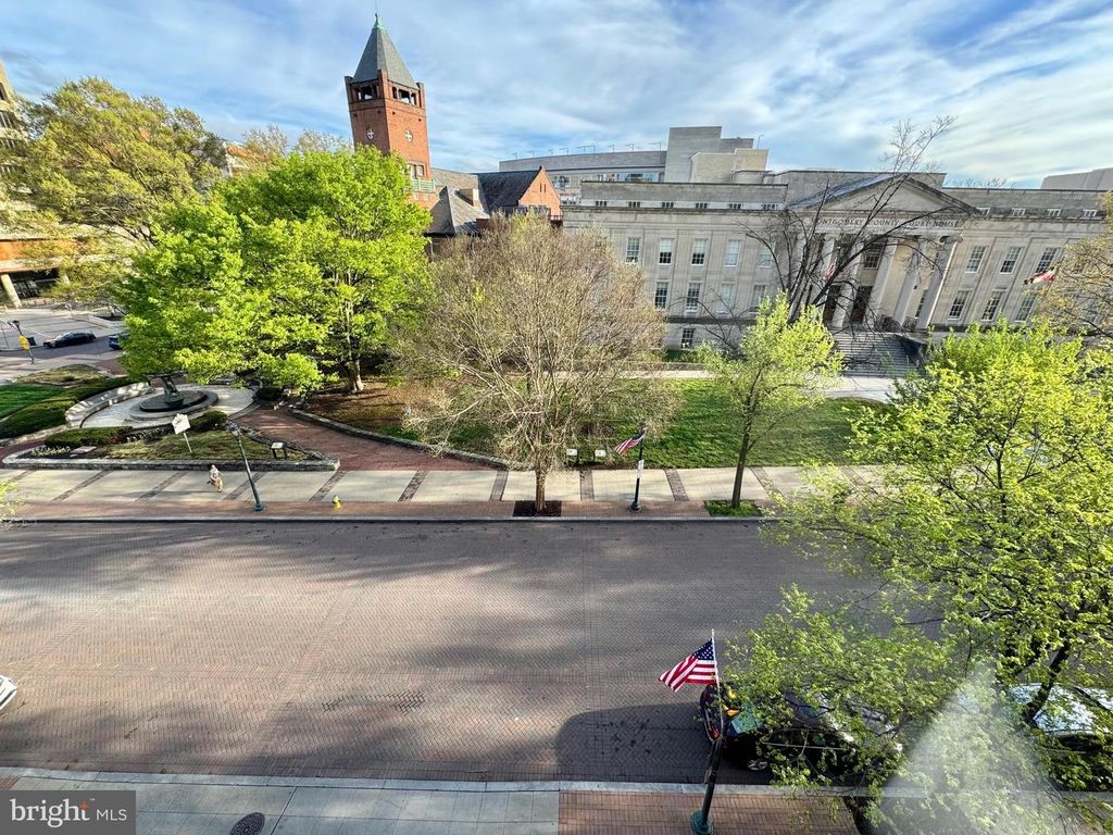 Image 38 of property listing at 22 COURTHOUSE SQ #407, Rockville, MD 20850