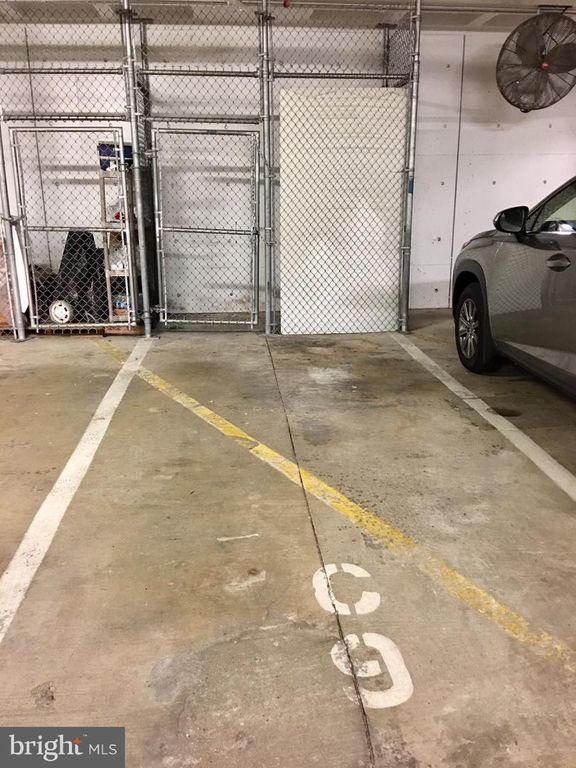 Image 41 of property listing at 22 COURTHOUSE SQ #407, Rockville, MD 20850