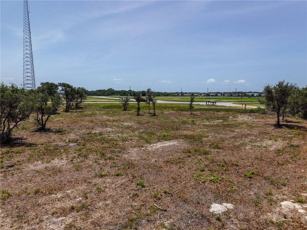 932 Holly Road, Rockport, TX 78382 — photo 4