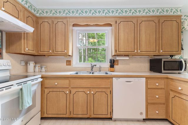 18 Sherwood Drive, Queensbury, NY 12804