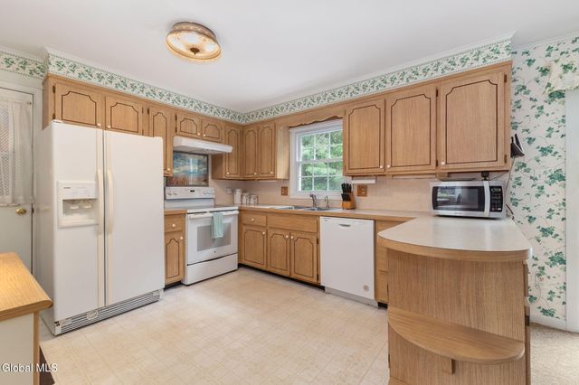 18 Sherwood Drive, Queensbury, NY 12804