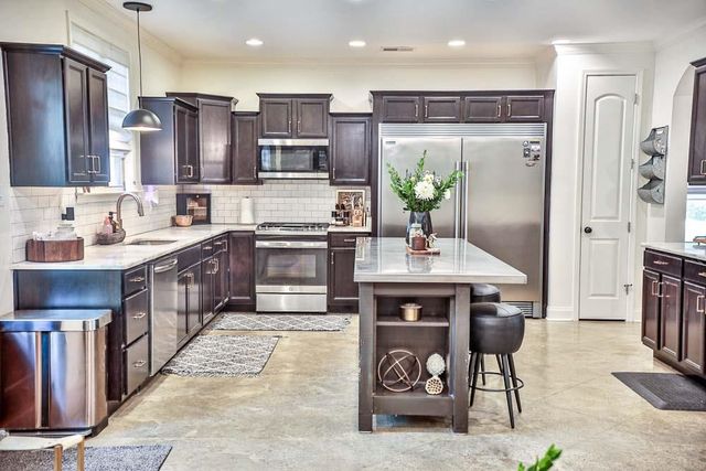 1279 W CRESTWOOD DR, Memphis, TN 38119