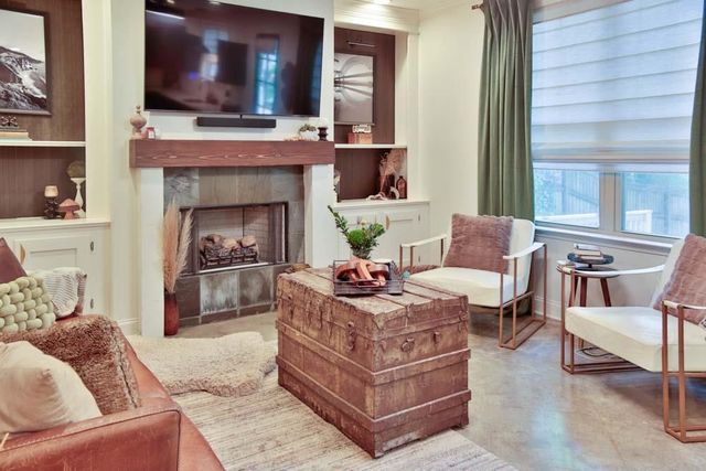 1279 W CRESTWOOD DR, Memphis, TN 38119